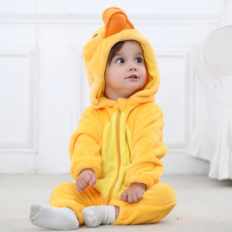 Et nuttet og blødt gult andekostume til børn, udført i varmt flannelstof. Dragten har en fastgjort hætte med et orange næb og øjne, samt detaljerede orange svømmefødder ved benene.