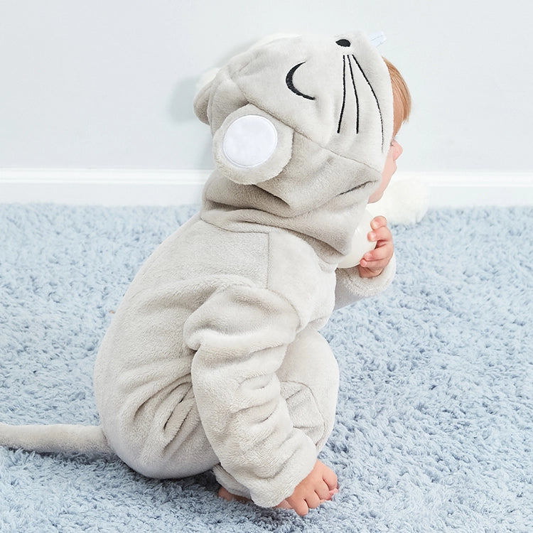 Et nuttet og blødt gråt musekostume til børn, bestående af en heldragt med lyseblå mave og en tilhørende hætte med store ører og et lille museansigt.