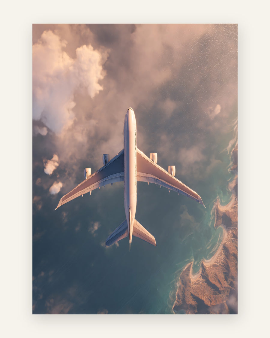 Børneplakat med et hvidt passagerfly set nedefra, der flyver over det blågrønne hav i varmt fersken aftenlys, fotorealistisk, til drengeværelset