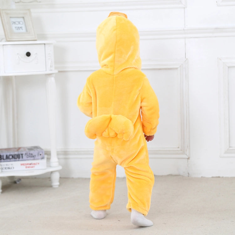Et nuttet og blødt gult andekostume til børn, lavet af behageligt flannelmateriale. Dragten har en orange mave og en sød hætte med et detaljeret andeansigt, komplet med et orange næb og øjne, perfekt til sjov udklædning eller fastelavn.