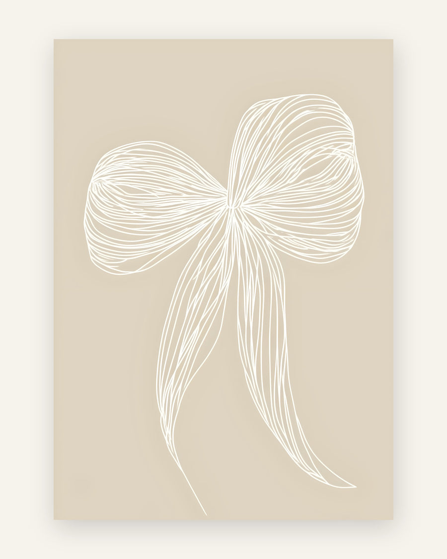 Minimalistisk plakat med sløjfe tegnet i fine hvide streger på beige sandfarvet baggrund
