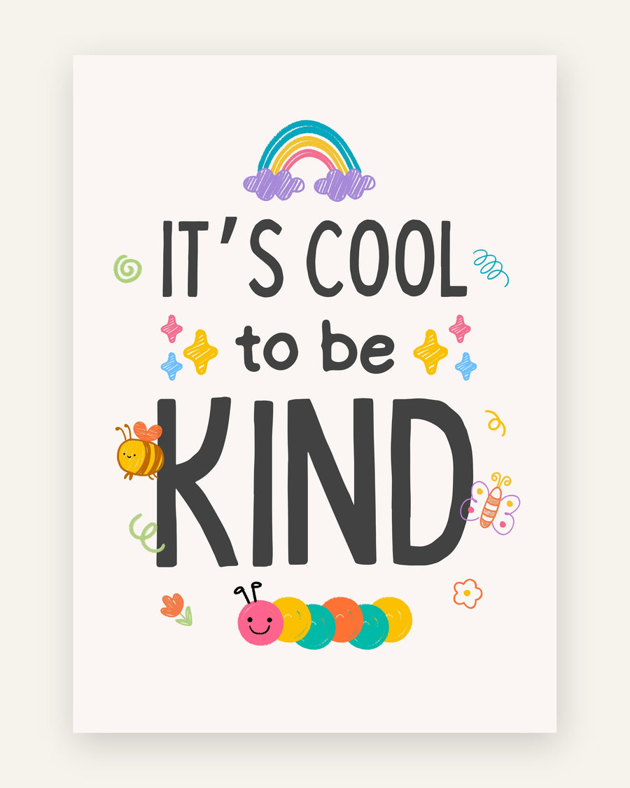 Børneplakat med it's cool to be kind i friske farver til børneværelset