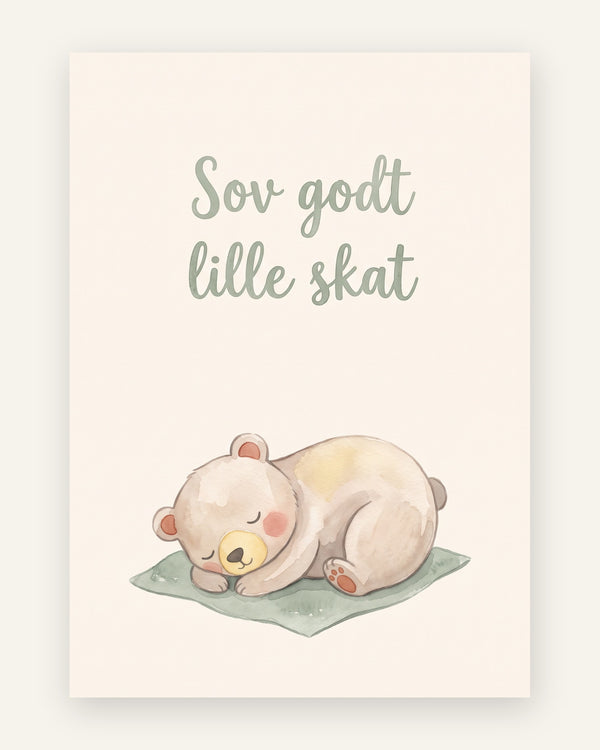 Citatplakat med sovende bjørn og teksten Sov godt lille skat