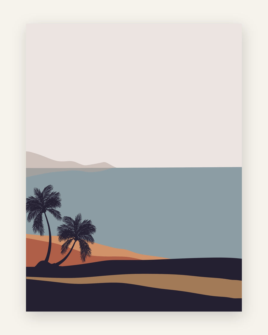 Minimalistisk plakat med to mørkeblå palmer, terracotta klitter og støvet blåt hav