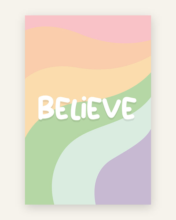 Børneplakat med believe pastel i bløde pasteller til børneværelset