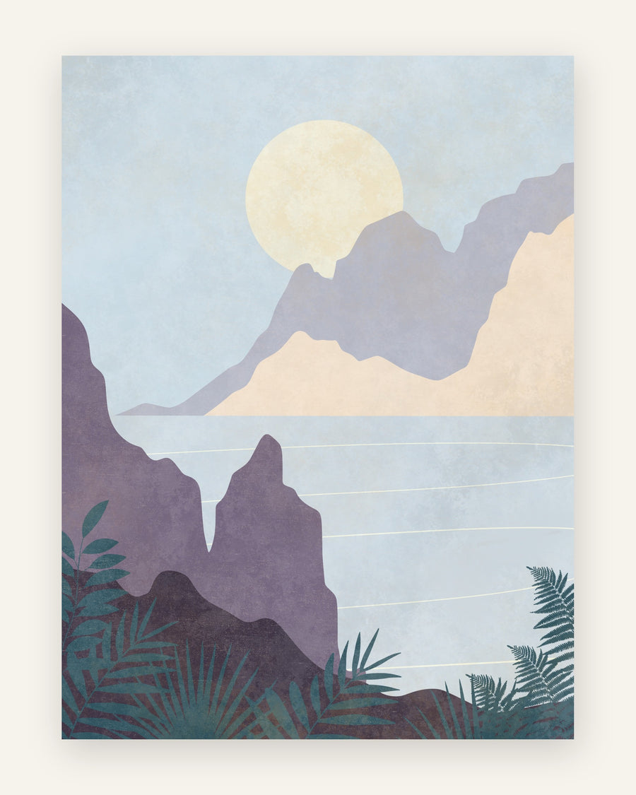 Boho-plakat med lilla bjerge, blå sø, gul sol og grønne palmeblade i pastel til børneværelset