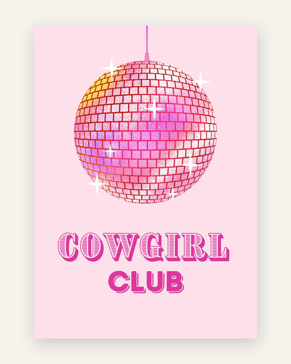 Plakat med glitrende pink discokugle og teksten Cowgirl Club på lyserød baggrund