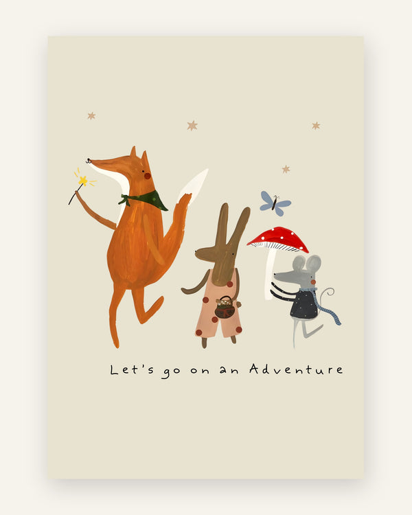 Sød børneplakat med en ræv, en kanin og en mus på eventyr med en rød svamp og teksten lets go on an adventure, til børneværelset.