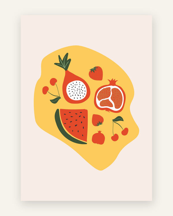 Køkkenplakat med sommerfrugter som vandmelon, granatæble, jordbær og kirsebær på gul organisk form