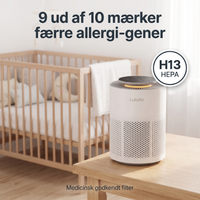 LullaAir™ luftrenser med H13 HEPA-filter ved tremmeseng på børneværelset