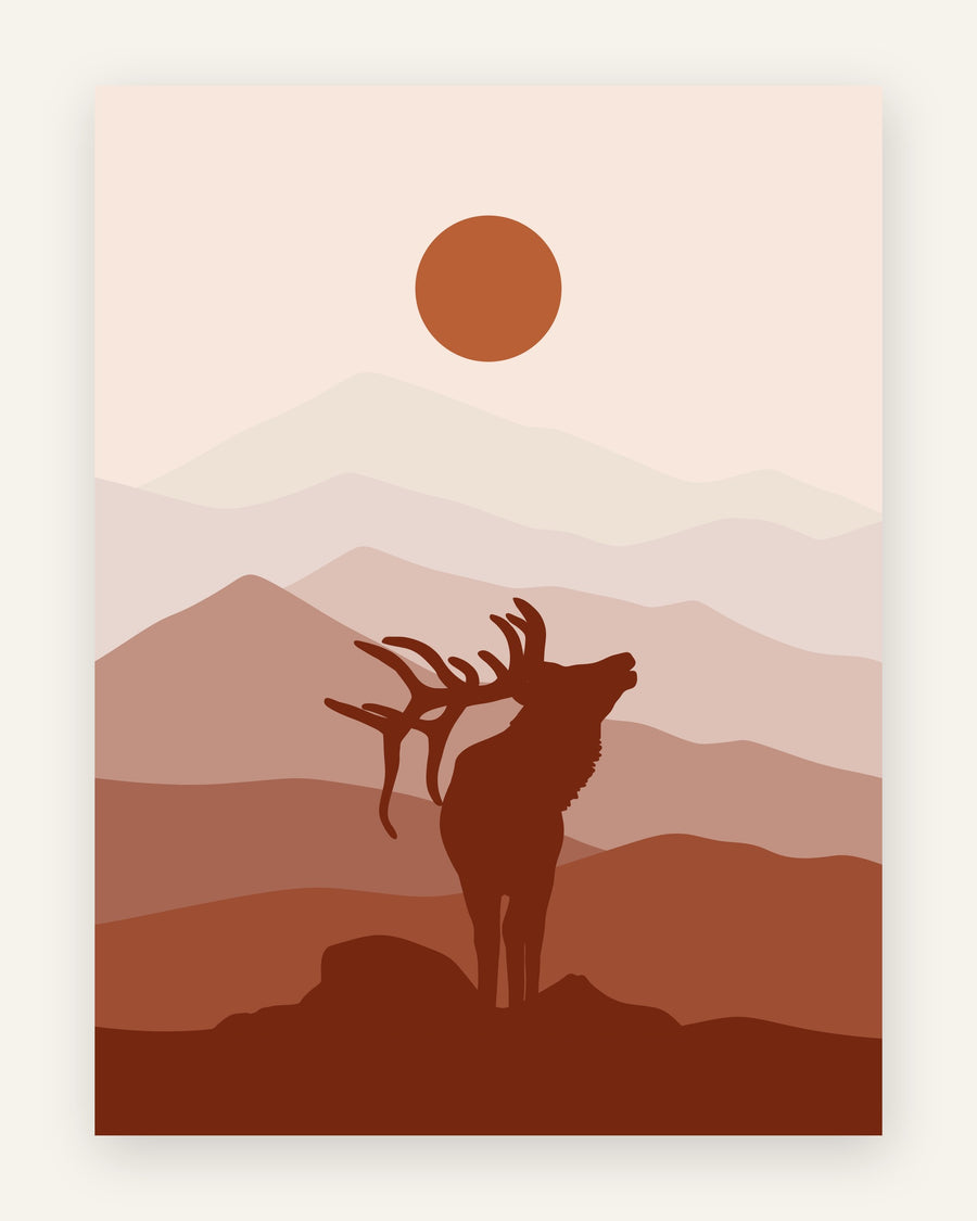 Børneplakat med rødbrun hjortesilhuet der brøler mod en orange sol over blush og terrakotta bjerge til drengeværelset