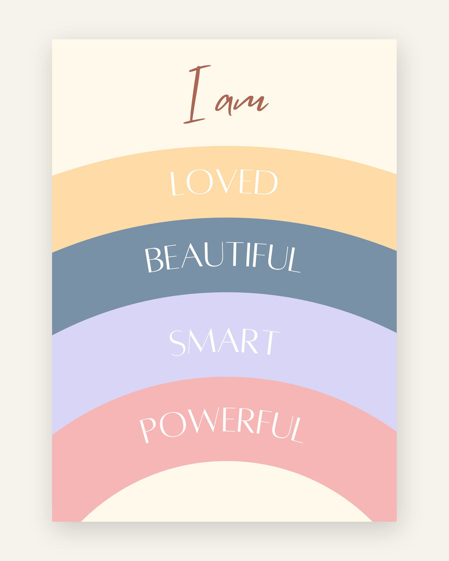 Børneplakat med i am loved affirmationsregnbue i bløde pasteller til børneværelset
