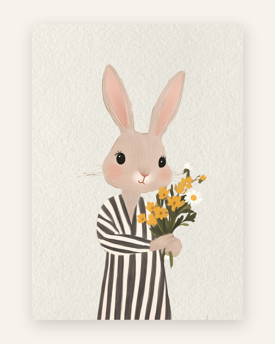 Børneplakat med beige kanin i sort og hvid stribet kjole der holder en buket gule og hvide blomster på lys baggrund til børneværelset