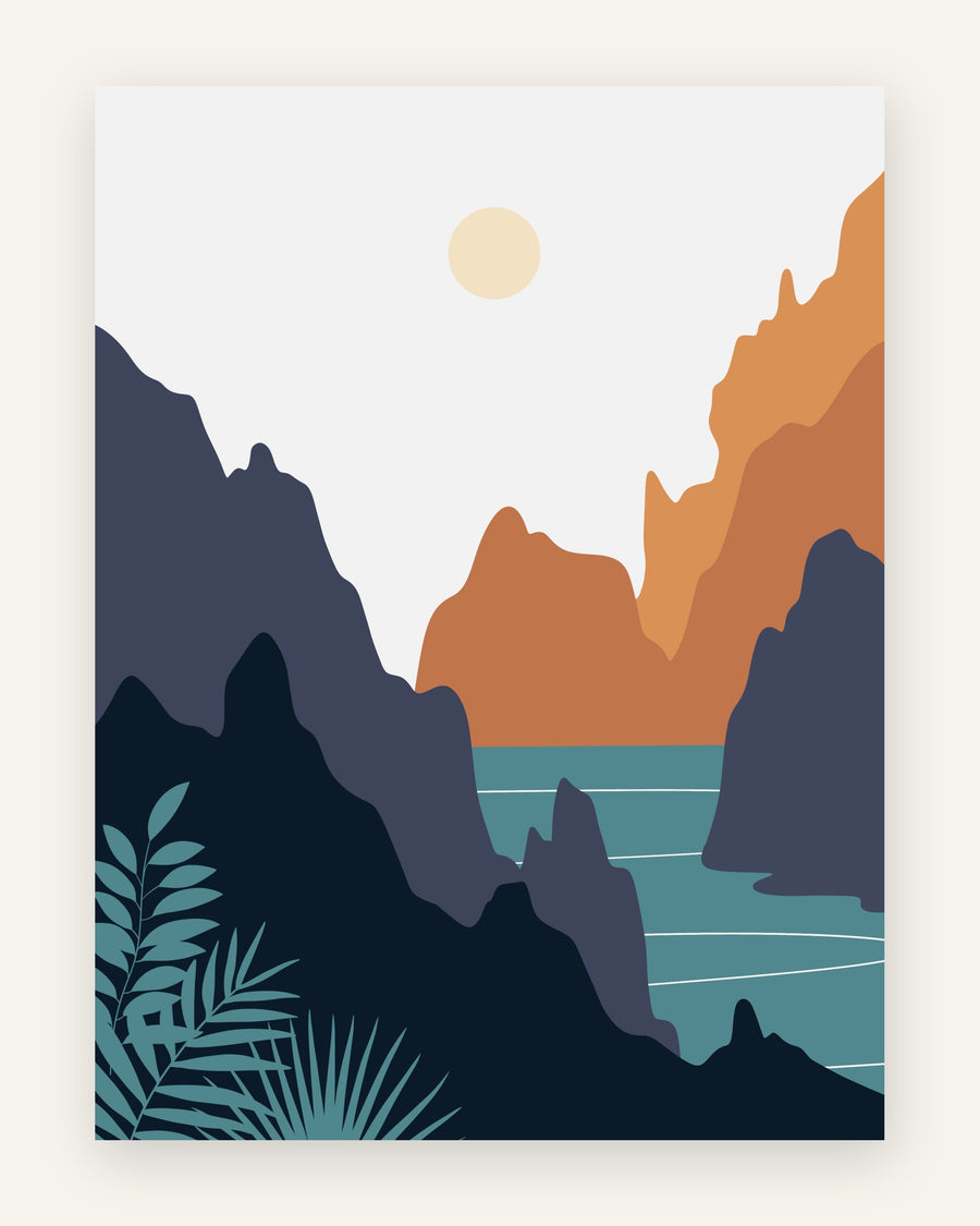 Grafisk plakat med takkede klipper i navy og brændt orange, teal hav, creme sol og teal palmeblade på lys himmel til børneværelset