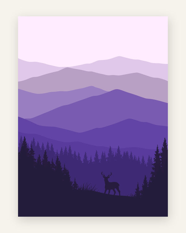 Børneplakat med lille hjortesilhuet i helt lilla lagdelte bjerge og nåleskov under lavendel himmel til pigeværelset
