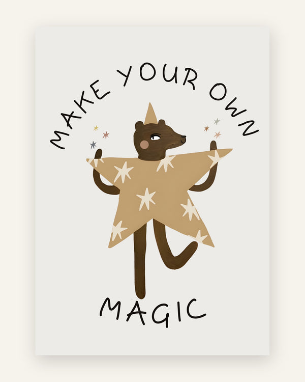 Børneplakat med make your own magic bjørn i varme jordfarver til børneværelset