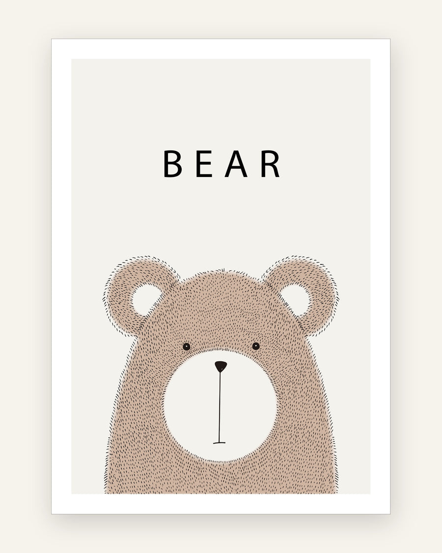 Børneplakat med minimalistisk lys brun bamse i stregtegning med teksten BEAR på greige baggrund til børneværelset