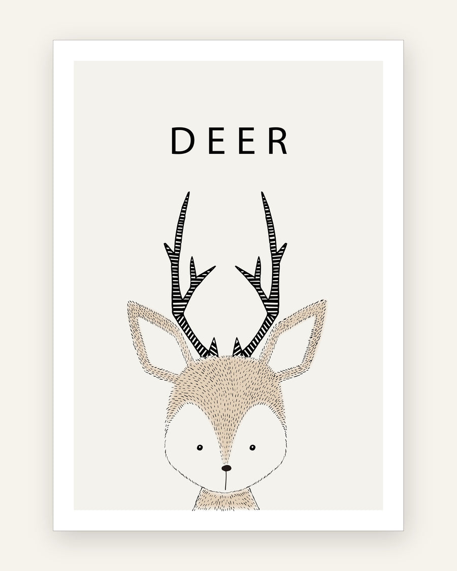 Børneplakat med minimalistisk beige rådyr i stregtegning med sort-stribet gevir og teksten DEER på greige baggrund til børneværelset