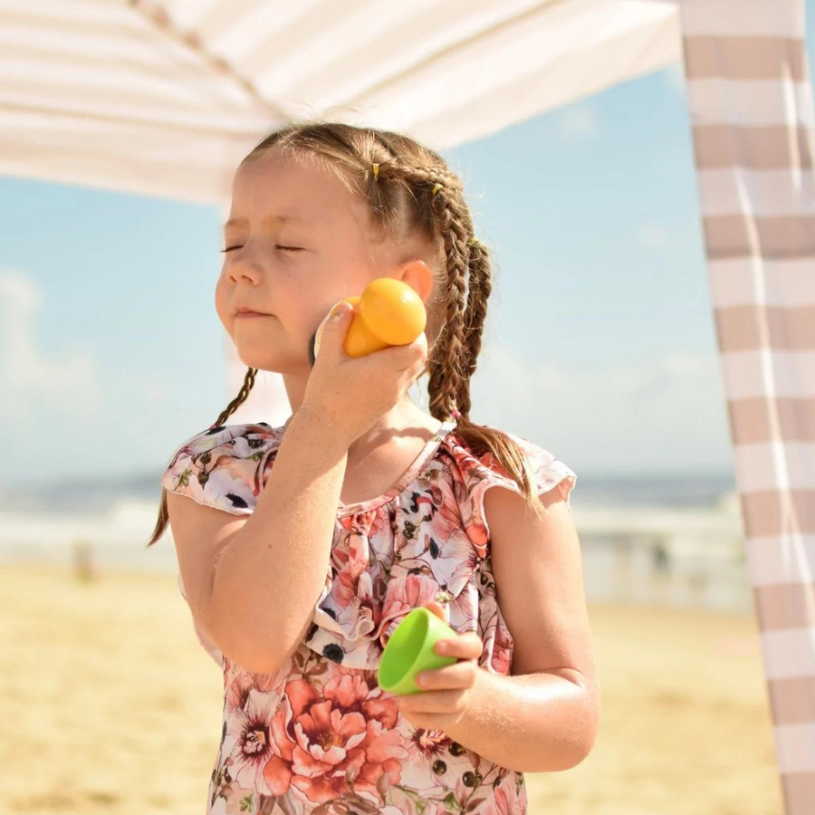 Solar Buddies solcreme applikator lifestyle – stranddag med familien