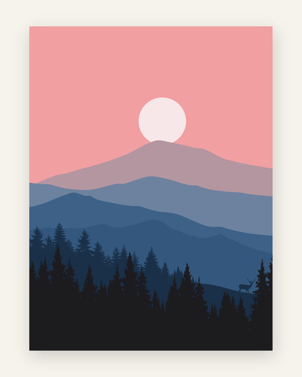Grafisk minimalistisk landskab med bleg sol og koral-lyserød himmel over blå og indigo bjerge, mørk nåleskov og et lille hjortesilhuet
