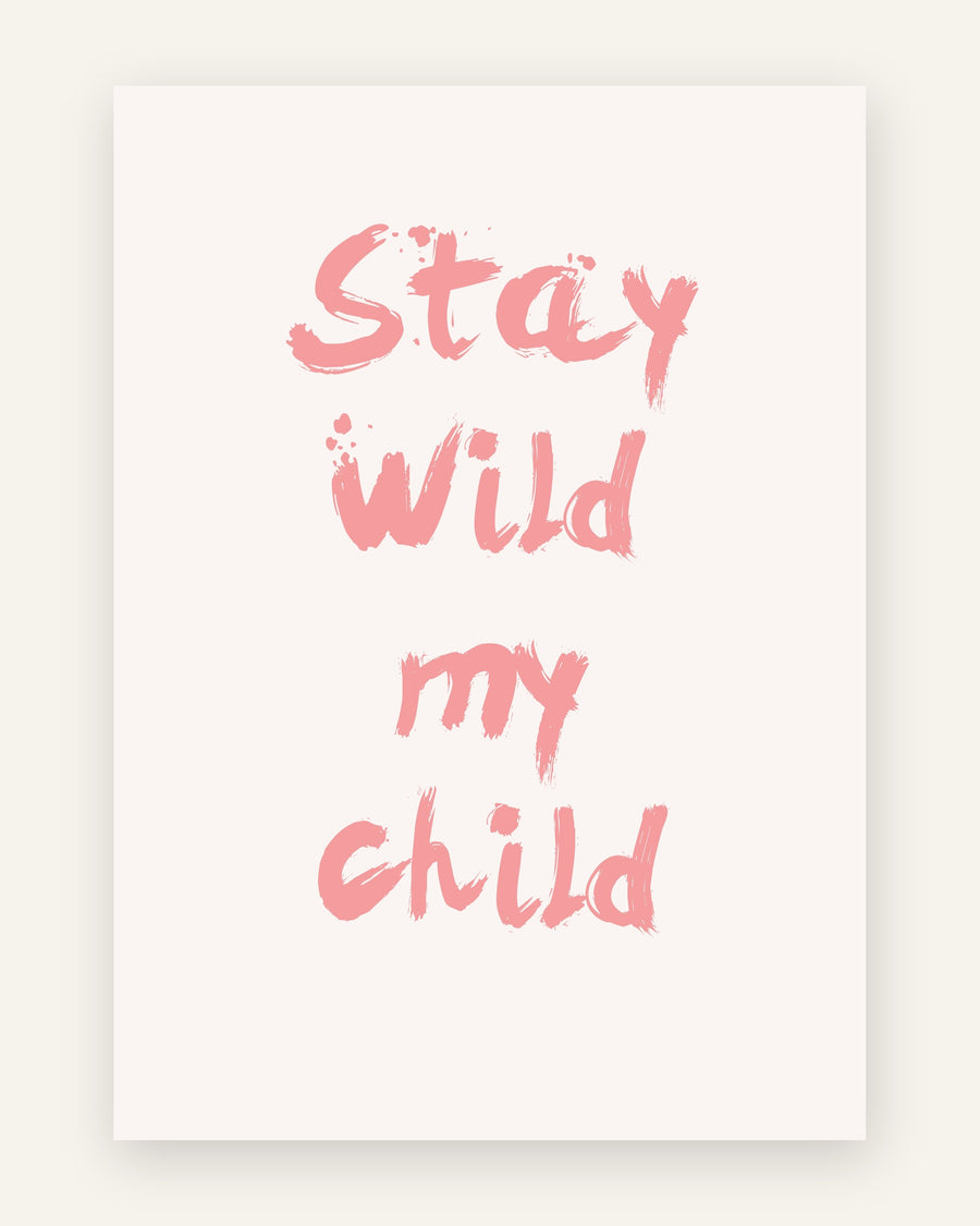Børneplakat med stay wild my child i lyserøde toner til børneværelset